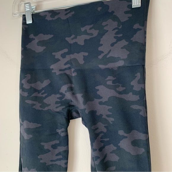 SPANX Look at Me Now Gray Camo Print Size Medium - Picture 5 of 8